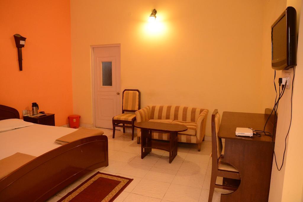 Hotel The Orient Kanpur Kamer foto